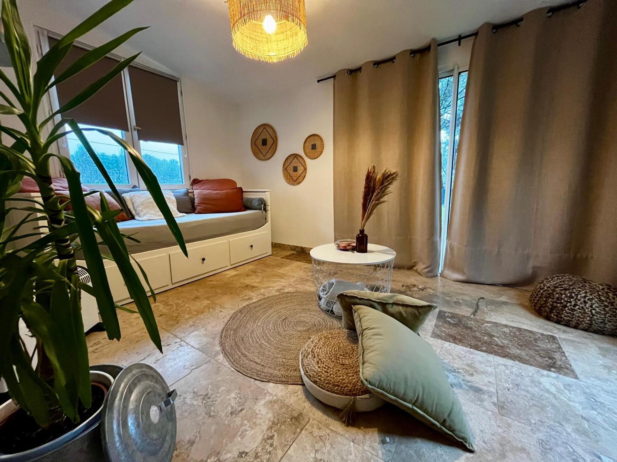 אקס-אן-פרובאנס Maison Provencale Au Calme De La Campagne Avec Jacuzzi מראה חיצוני תמונה